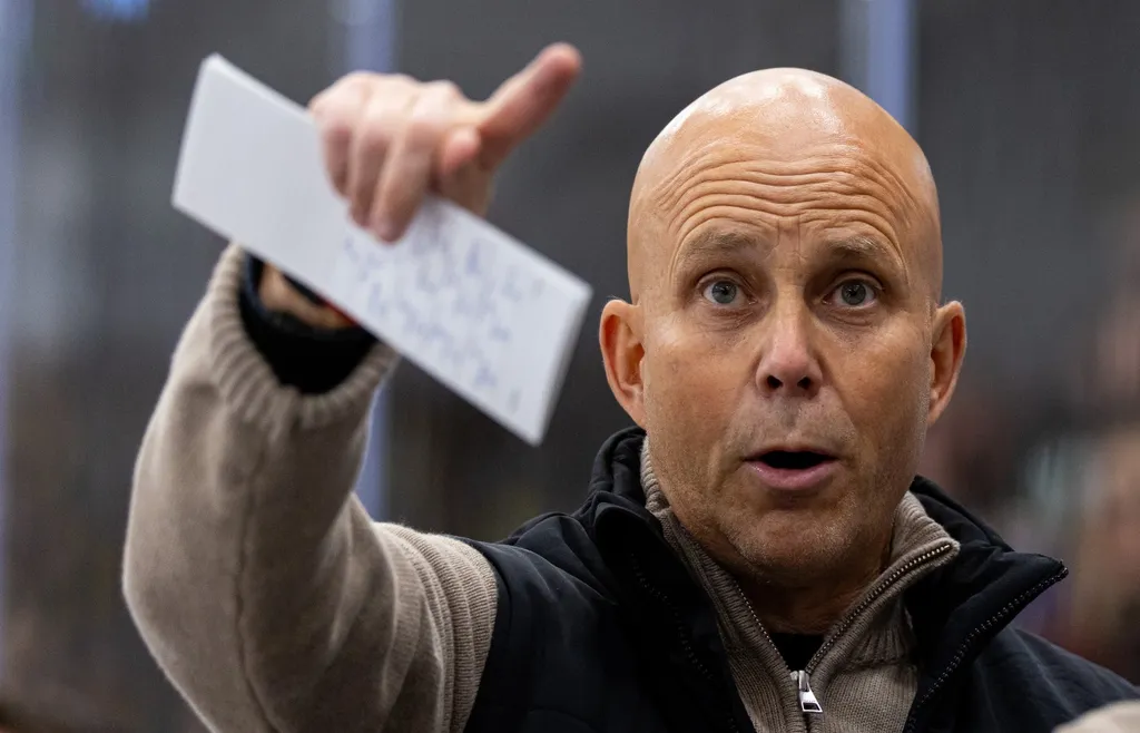 Modos assisterade tränare Mikael Sundell fick också lämna sin tjänst