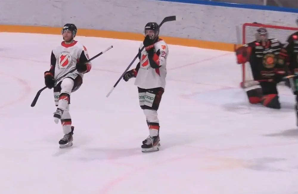 Alex Ek gjorde hattrick mot sin gamla klubb HC Dalen och ledde Henviken till andra raka segern. Foto: Skärmdump