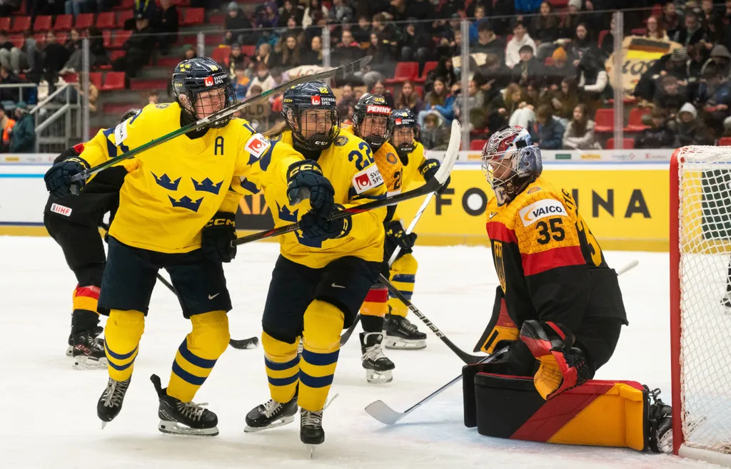 250409 Sara Hjalmarsson and Hanna Thuvik of Sweden ahead of the 2025 IIHF Women's World Championship game between Sweden and Germany on April 9, 2025 in Ceské Budejovice.