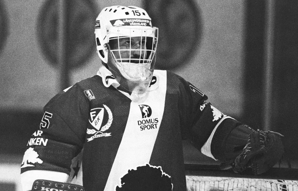 Pekka Lindmark i Färjestads kasse i en match i elitserien 1984