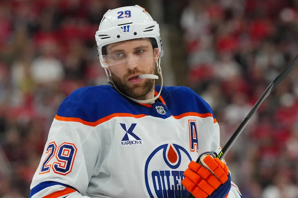 Tyske superstjärnan Leon Draisaitl är någon som Command ser upp till mycket