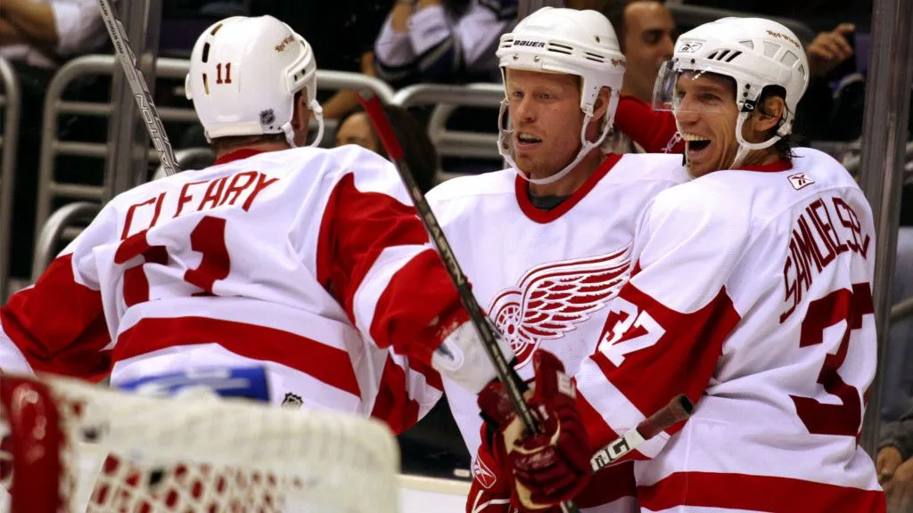 Johan Franzén, Daniel Cleary och Mikael Samuelsson firar ett mål för Detroit.