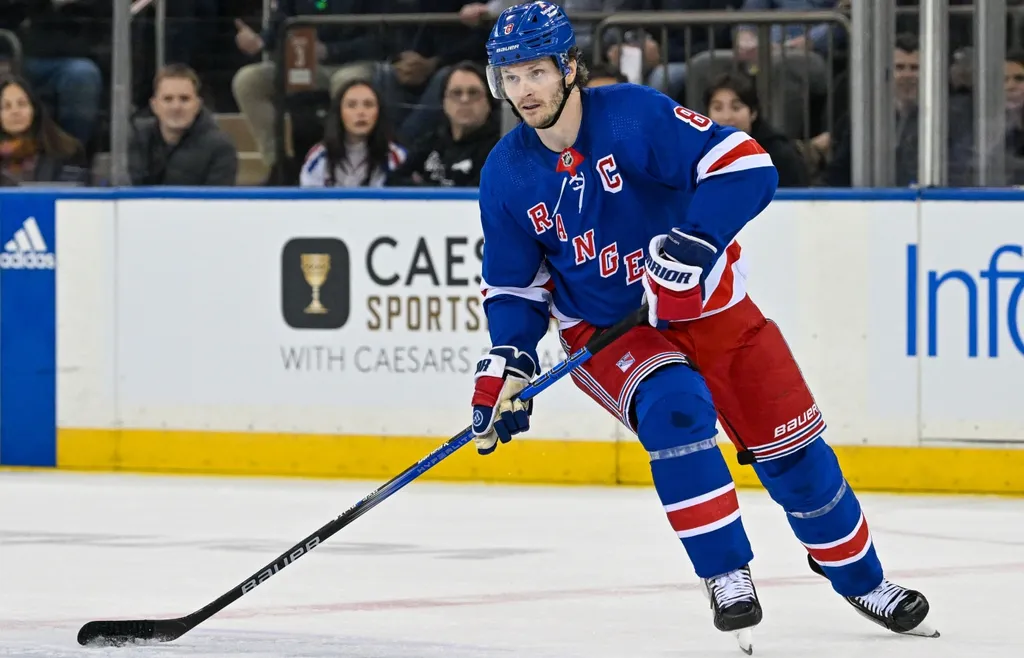 Jacob Trouba är klar för Sharks.