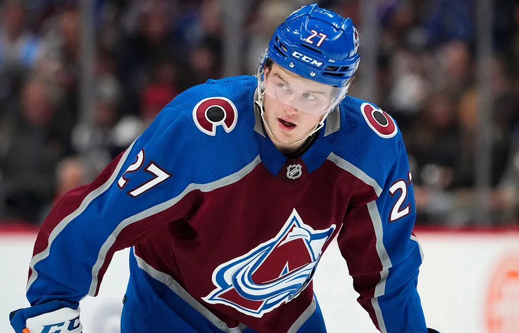 Det blir fyra NHL-matcher för Olausson i "Avs", som annars mestadels fick spela i farmarligan. 