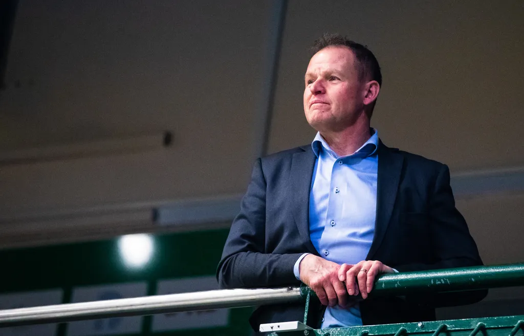 Johan Strömwall får sparken av Mora.