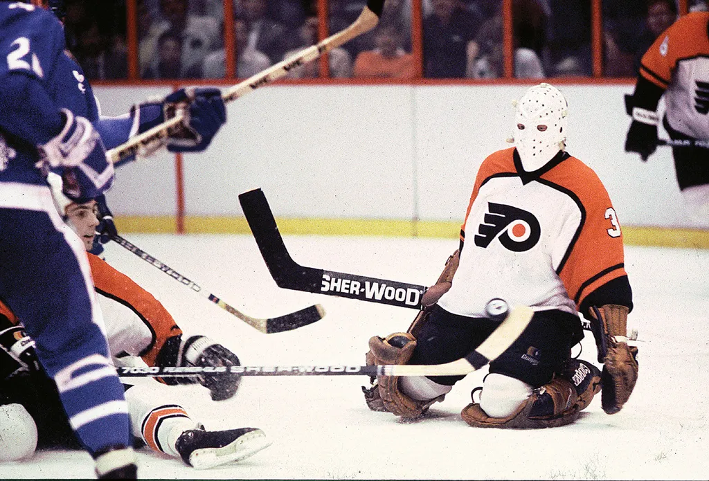 Pelle Lindbergh i sin karaktäristiska mask