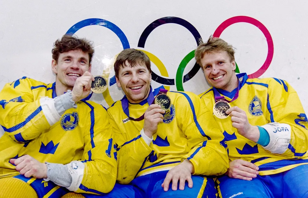 Bilden på originalmedlemmarna Håkan Loob, Mats Näslund och Tomas Jonsson som födde idén om Triple Gold Club