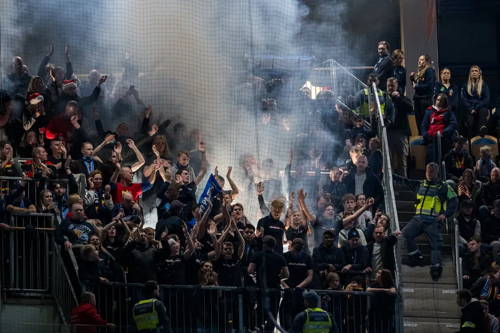 Pyrotekniken har inte att göra i hockeyn – säger panelen i enighet