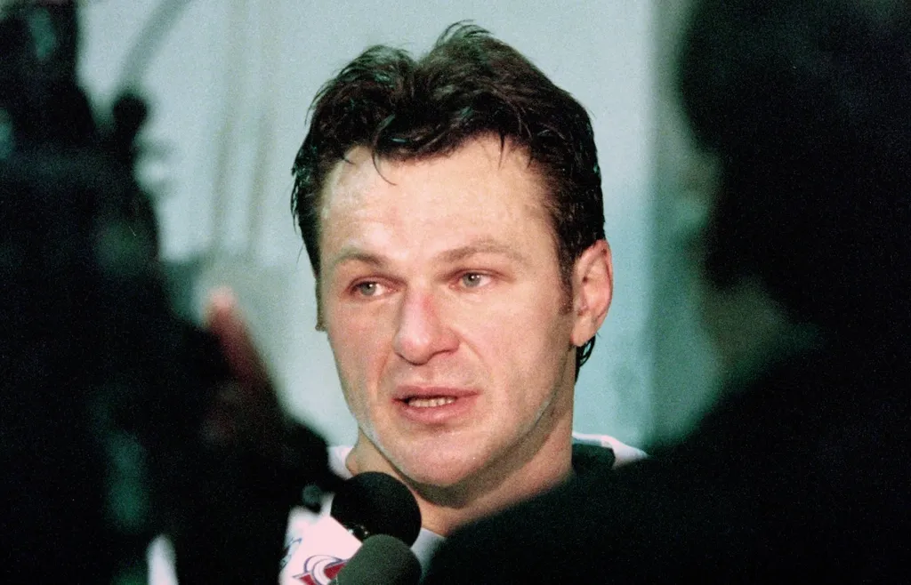 Claude Lemieux intervjuas inför säsongen 1995/96 med Colorado Avalanche