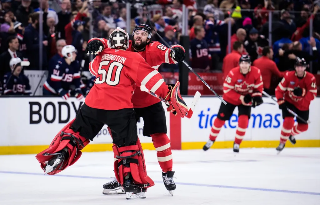 Jordan Binnington och Drew Doughty firar tillsammans efter Kanadas övertidsavgörande