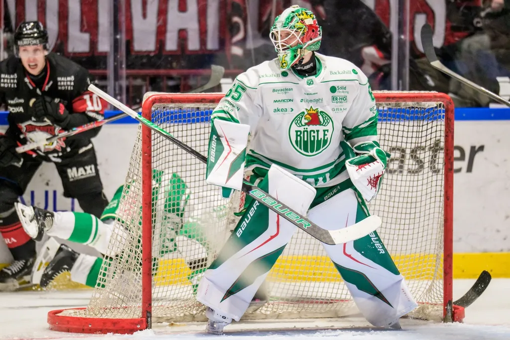 260205 Rögles målvakt Christoffer Rifalk under ishockeymatchen i SHL mellan Malmö Redhawks och Rögle den 5 februari 2026 i Malmö