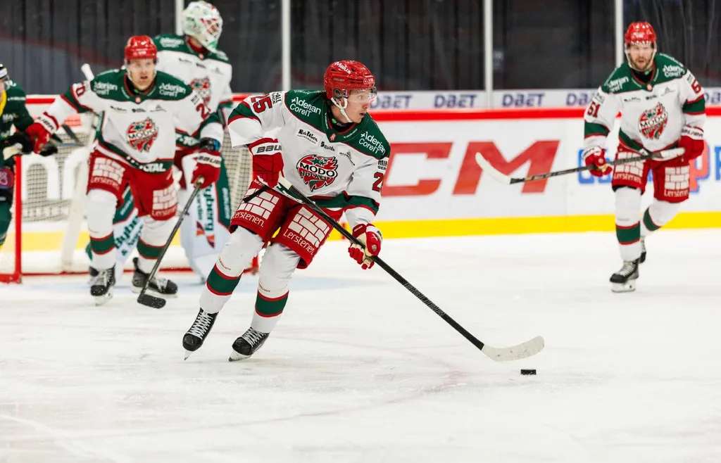 Carl Mattson har gjort tio poäng på 14 matcher. 