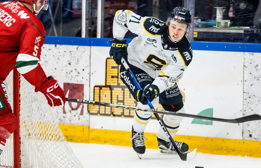 Karl Sterner kallades in som reserv till Juniorkronorna
