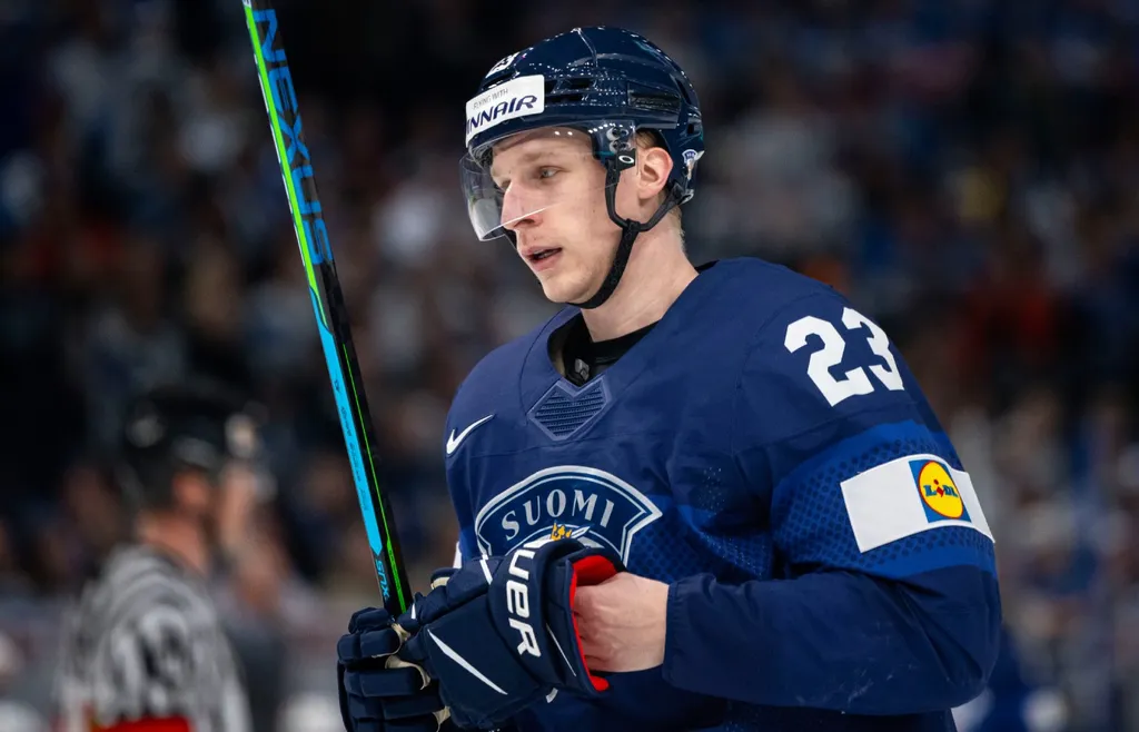 Esa Lindell blir en viktig kugge i den finska defensiven