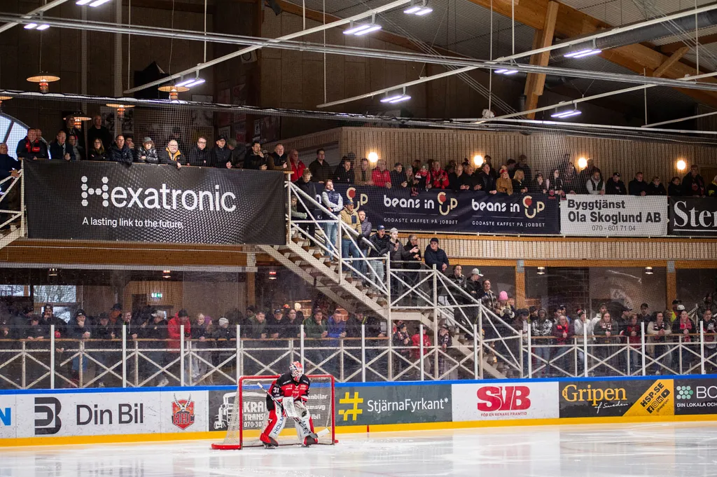 Hockeyettan borde sprida ut sina matcher över fler dagar för att maximera sin exponering. Foto: Jens Carlsson/Bildbyrån