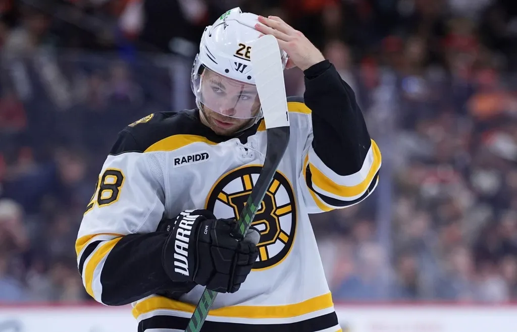 Elias Lindholm har haft en tung höst – men ser ut som en spelare som kan hjälpa Tre Kronor