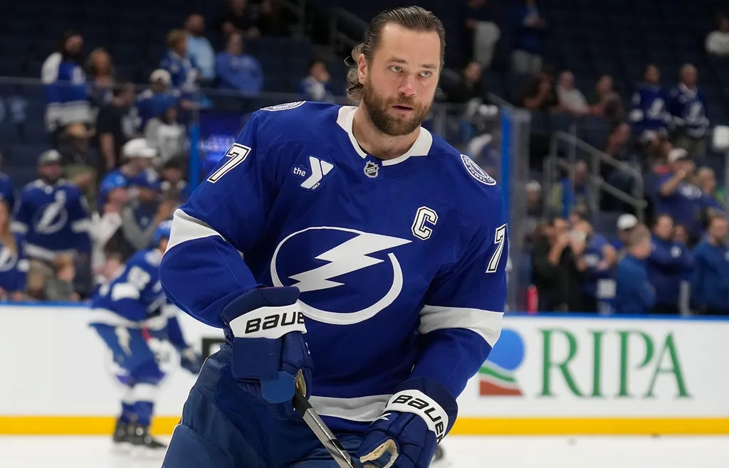 Victor Hedman halkar ner på listan - men får snart en löneökning