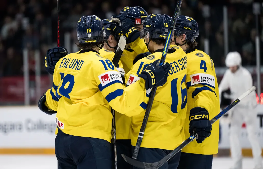 Juniorkronorna tog sin tredje raka seger i JVM