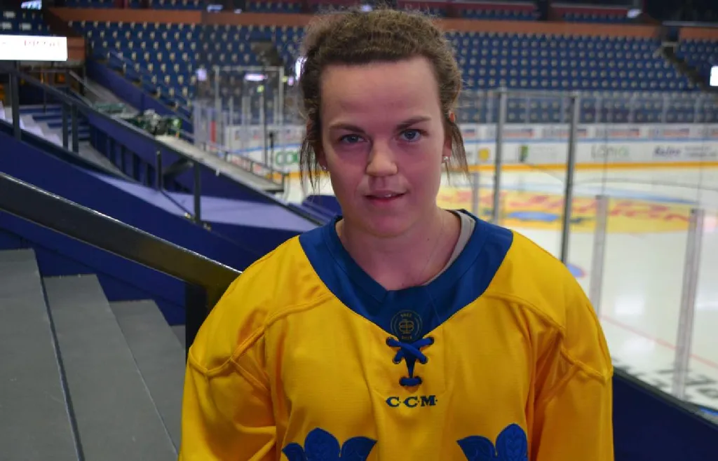Emma i Tre Kronor Dams tröja