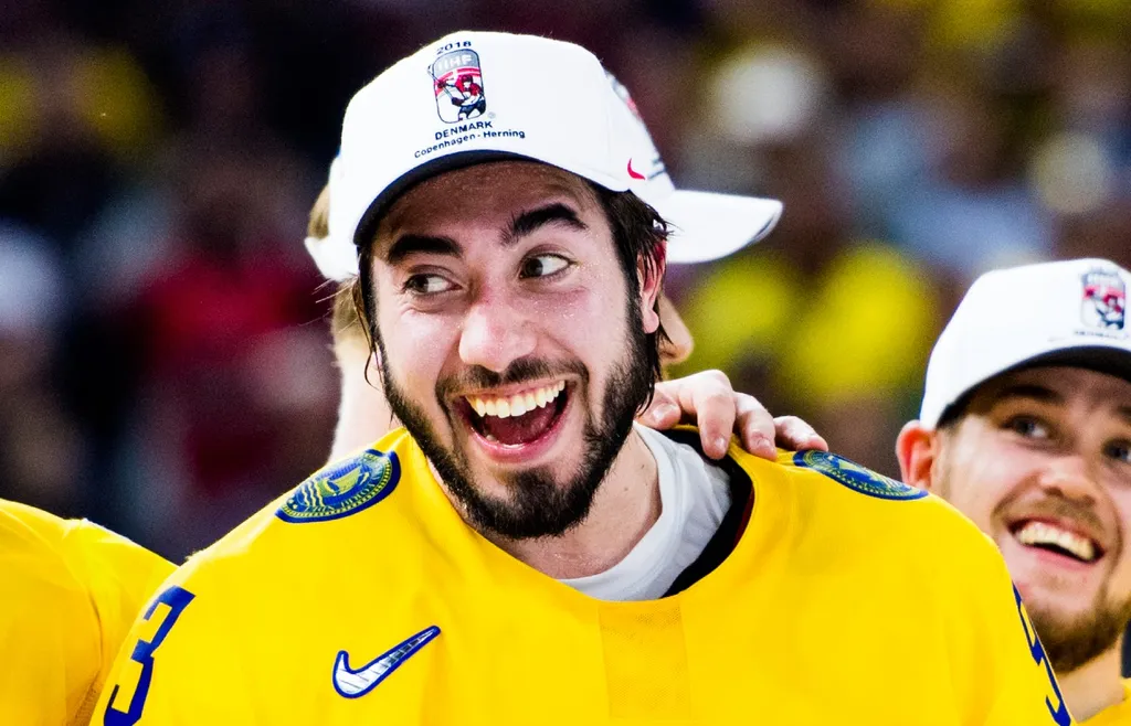 Mika Zibanejad är van att fira i den blågula matchtröjan