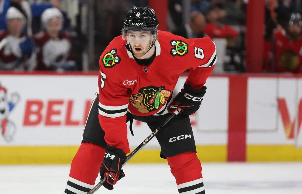 Sam Rinzel ser ut att bli en bjässe på Blackhawks blålinje