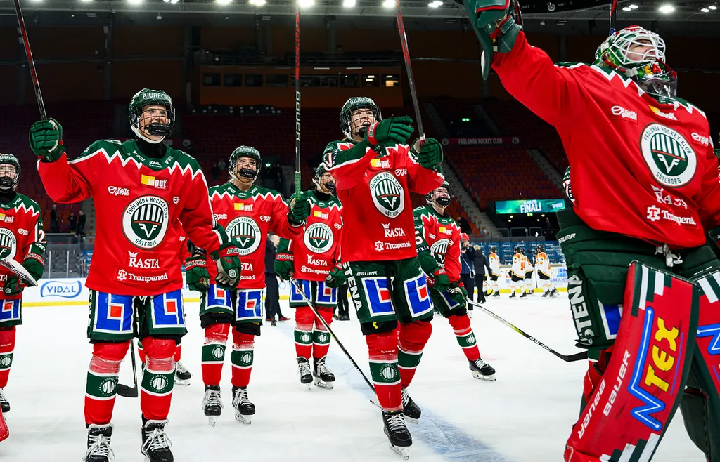 Frölundaspelarna jublar efter 3–2 i matcher mot Brynäs i sin semifinal