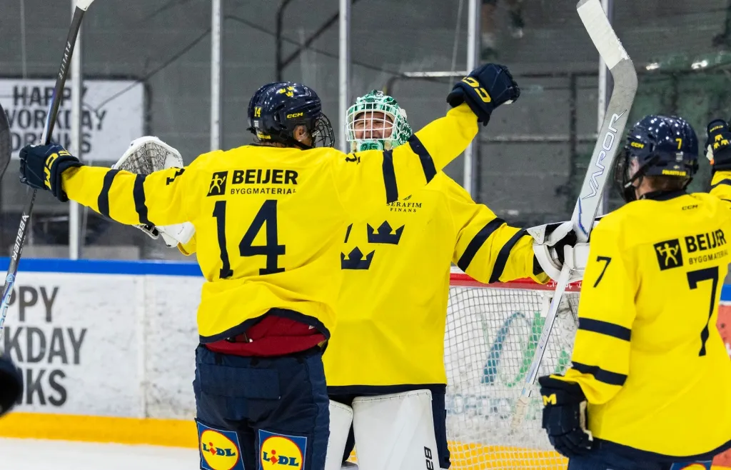 Fabian Salasca Nääs firar en seger med landslaget
