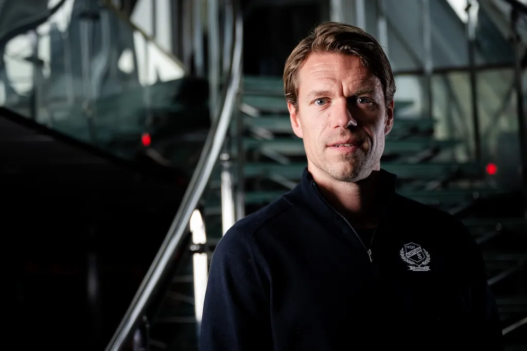 240916 Almtunas sportchef Nicklas Danielsson poserar för porträtt under Hockeyallsvenskans upptaktsträff den 16 september 2024 i Stockholm