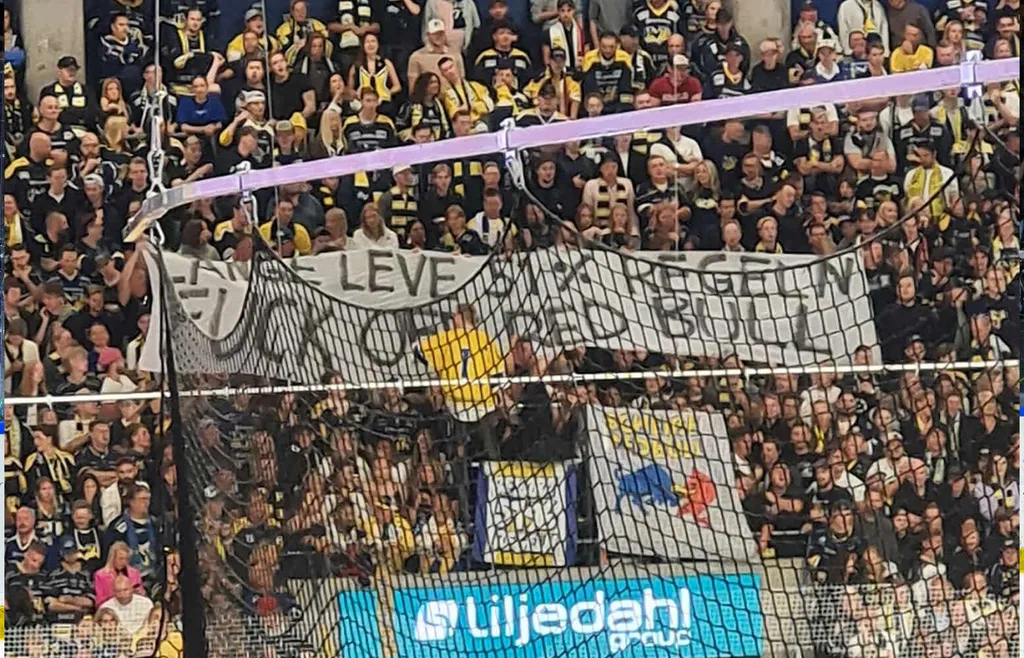 HV71-fansens banderoll under SHL-premiären