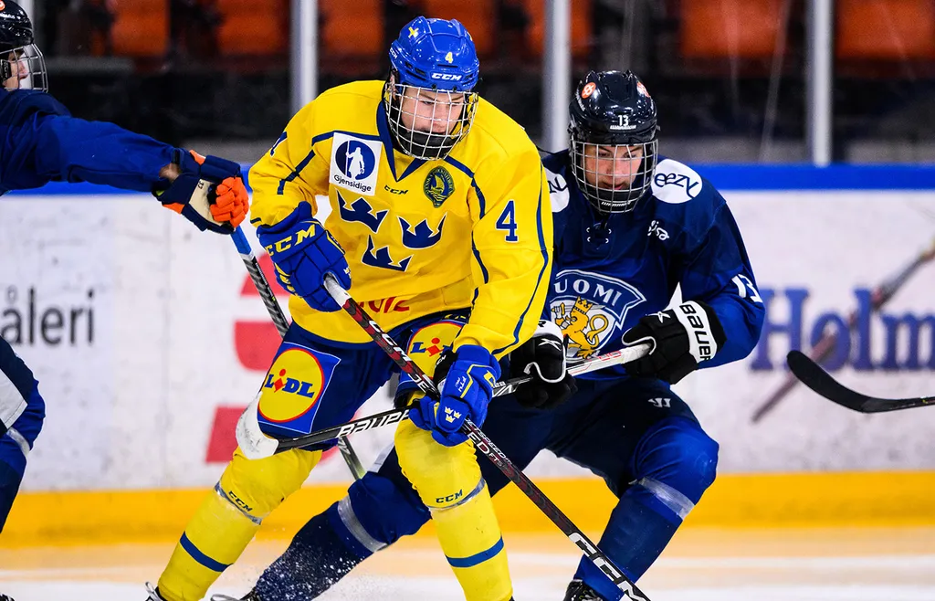 Leo Sahlin Wallenius, Sverige och Emil Hemming, Finland, här i en U17-landskamp