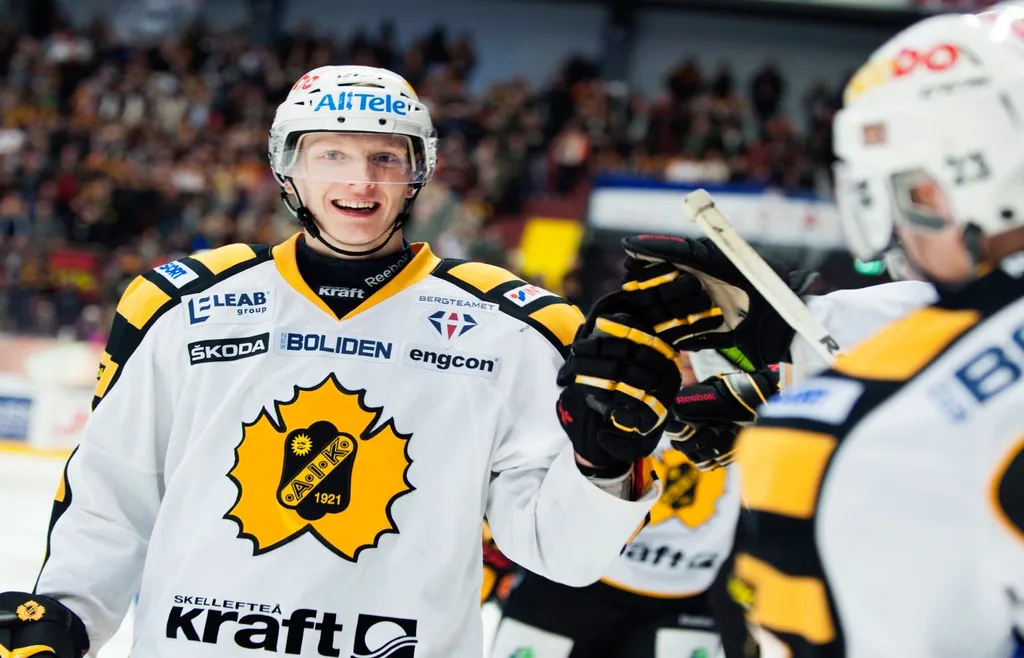 John Klingberg van SM-guld med Skellefteå 2013.
Foto: Bildbyrån