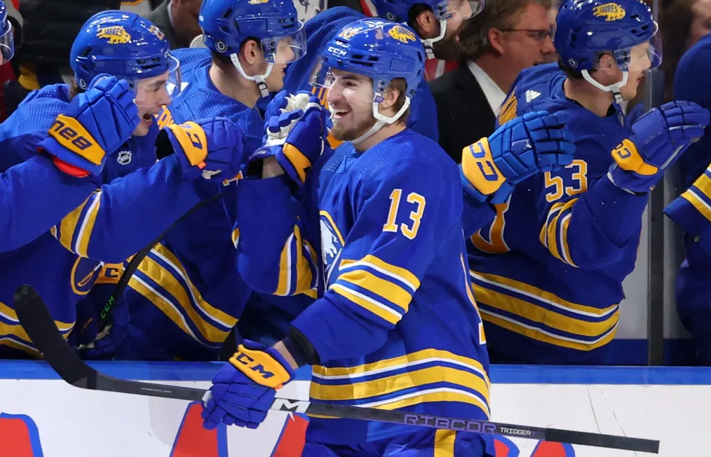 Lukas Rousek firar sitt första och enda NHL-mål 2023