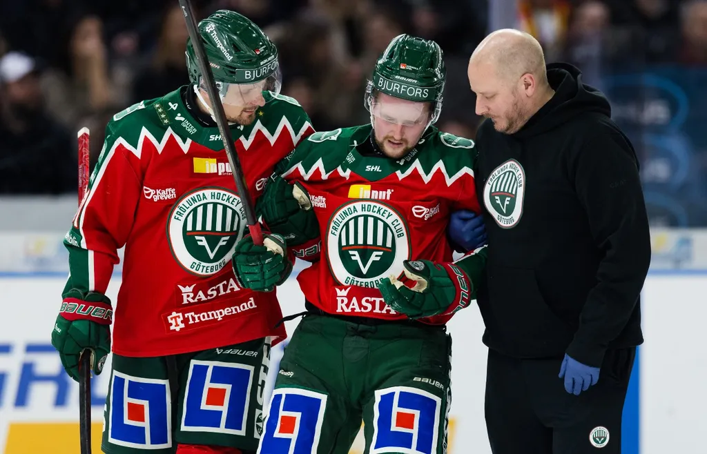 Linus Weissbach blev den senaste spelaren som skadades när han åkte på en smäll mot Brynäs förra veckan