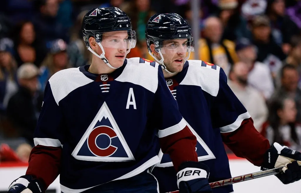 Cale Makar och Devon Toews fortsätter att göra det tunga lyftandet för Colorado Avalanche