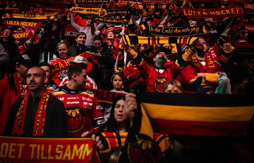 Luleås supportrar har riktat skarp kritik till hur klubbledningen hanterat biljettarrangemanget för bortamatcherna mot Djurgården och Björklöven. 