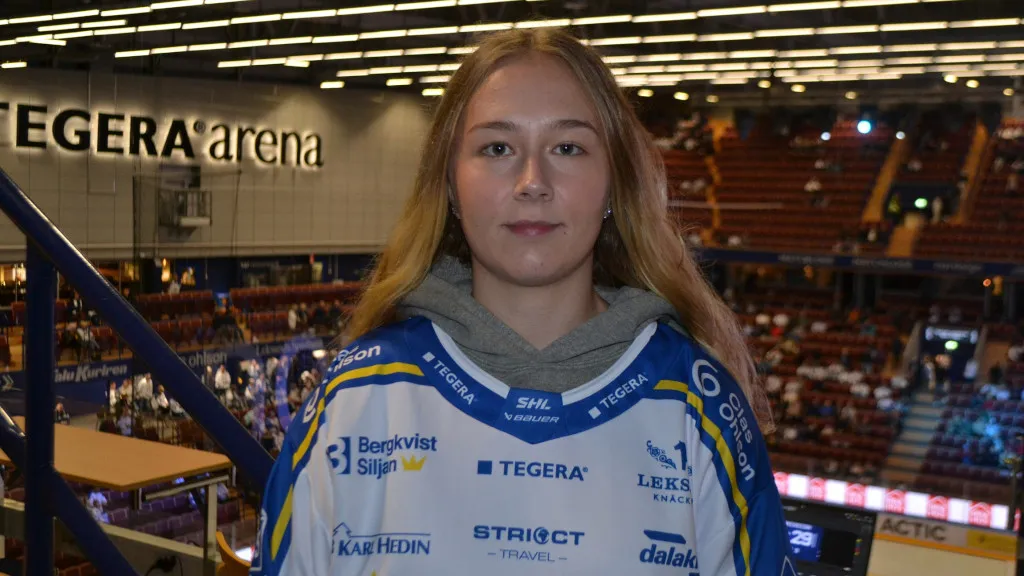 Ida Press sticker ut i ett annars blekt Leksand