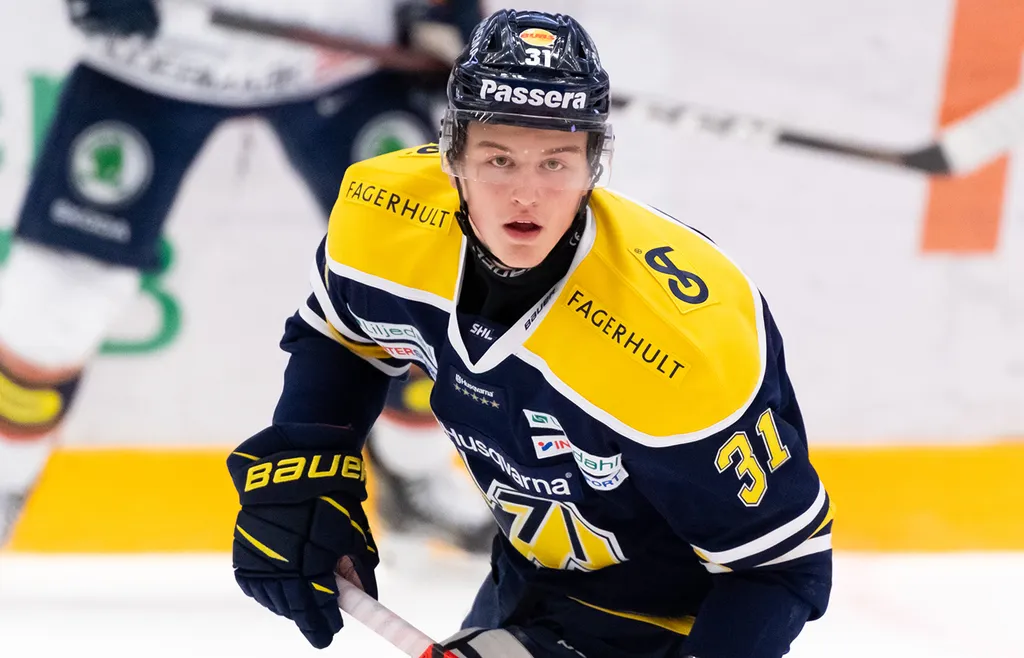 Oskar Olausson har tidigare spelat 16 SHL-matcher för HV71. 