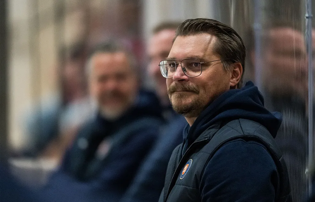 Fick sparken i Björklöven - nu ska Björn Hellkvist försöka leda Växjö till guld