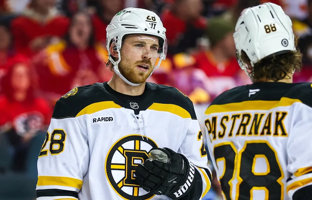 Elias Lindholm har haft det tungt sedan han lämnade Calgary Flames