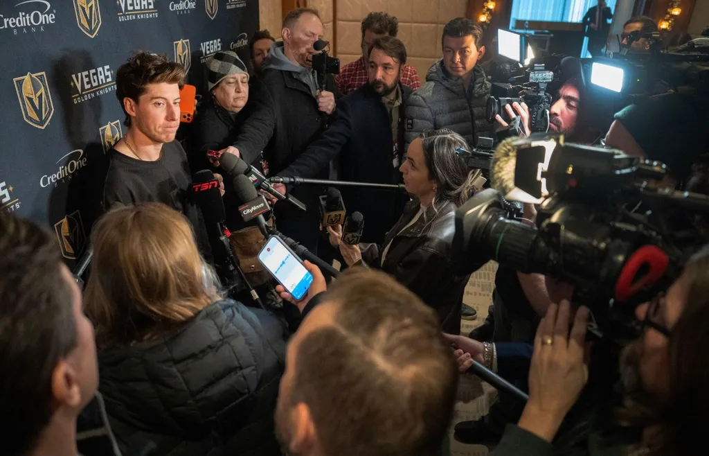 Ett stort mediauppbåd mötte Mitch Marner i Toronto på fredagen