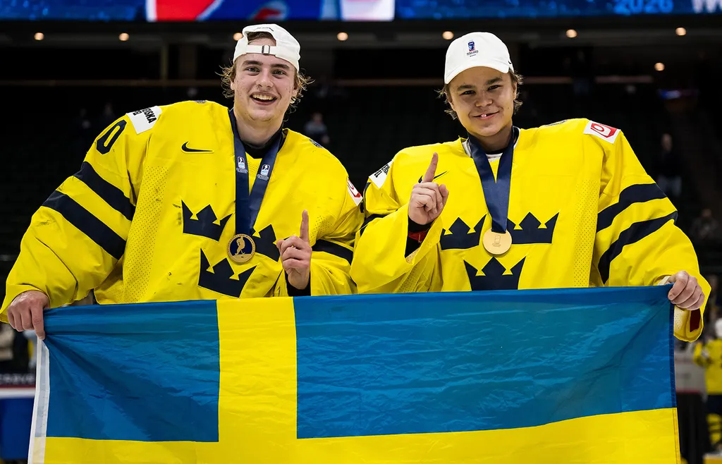 Love Härenstam och Herman Liv firar JVM-guldet