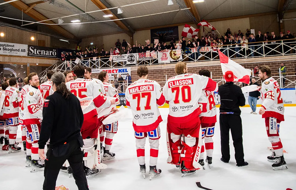 Troja-Ljungby firar avancemanget med de tillresta fansen i Hudiksvall