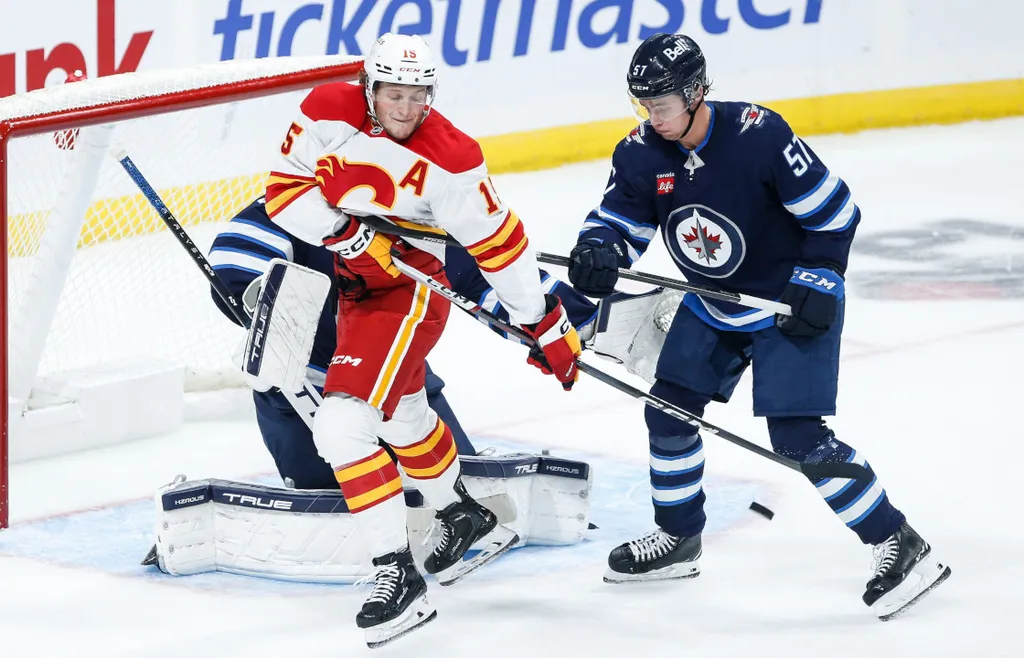 Elias Salomonsson väntar fortfarande på NHL-debuten med Winnipeg