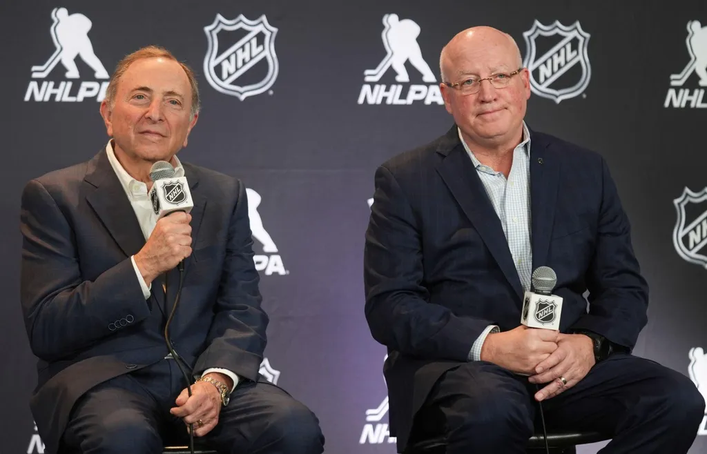 Gary Bettman och Bill Daly förklarar NHL:s beslut att öppna ett kontor i Zürich