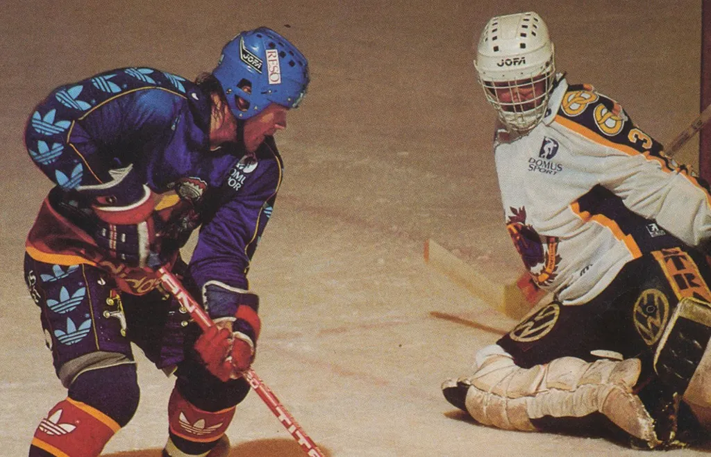Tommy Mörth och resten av Djurgården hade svårt att få hål på Hardy Åström under SM-finalen 1985