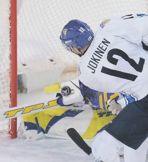 Olli Jokinen stoppas av Henrik Lundqvist