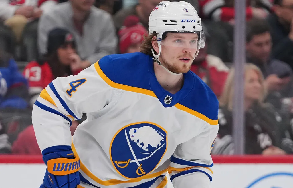 Bowen Byram trejdas till Chicago.