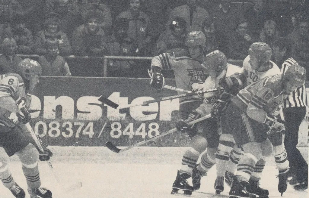 Patrik och Peter Sundström med Roger Hägglund under JVM 1981