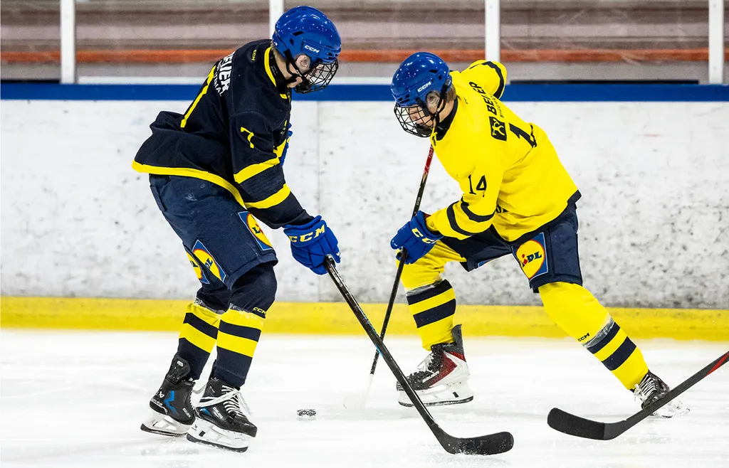 Leon Roos (gul) i duell med Jacob Ternqvist