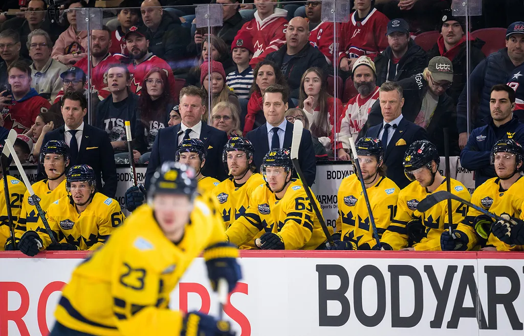 Daniel Alfredsson på bänken under 4 Nations